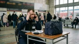 Нічний дзвінок із вокзалу одразу після похорону сина. Сюрприз у забутій сумці, що перевернув життя | 9 Квітня, 2026