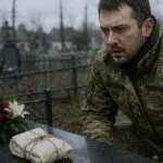 Повернувшись із війни, він дізнався, що його мама померла. Але коли хлопець прийшов на цвинтар, то зблід, виявивши біля могили дивний згорток | 8 Червня, 2026