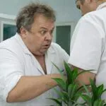 Главврач сам помог пожилой пациентке, не подозревая, что её предупреждение вскоре спасёт его от ошибки | 6 июля, 2026