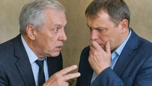 Через тридцять років я прийшов на зустріч випускників із дружиною, і старий викладач одразу впізнав у ній когось із минулого | 27 Червня, 2026