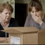Я випадково принесла додому посилку чоловіка і лише після розпакування зрозуміла, чому він приховував її від мене | 11 Липня, 2026