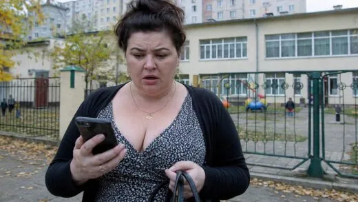 Она выключила телефон сразу после просьбы забрать ребёнка, уверенная, что я снова всё сделаю за неё | 20 августа, 2026