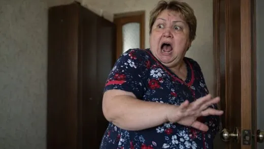 Я мовчки слухала звинувачення свекрухи, а потім двері відчинилися вдруге — і її впевненість миттєво зникла | 4 Вересня, 2026
