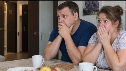 Пять лет сестра отдыхала на море за мой счёт, но в этот раз муж купил путёвку только для нас двоих. Реакция мамы и сестры оказалась неожиданной | 7 сентября, 2026